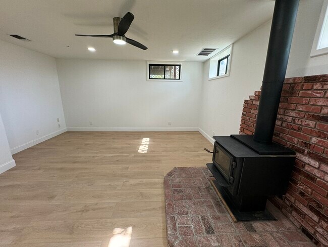 Building Photo - 5430 Sunny Ridge Pl