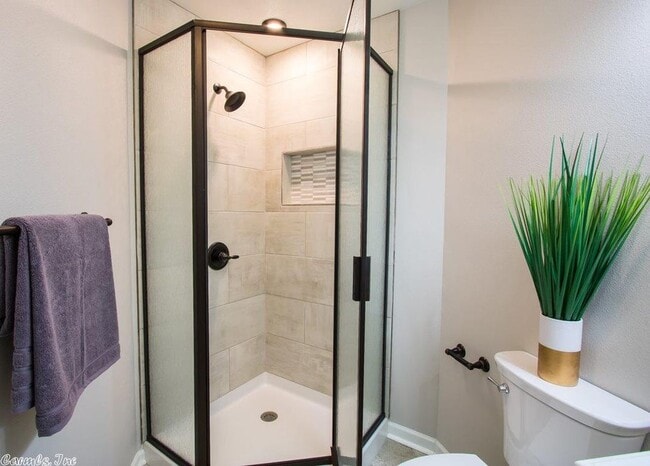 Building Photo - 14 Evergreen Ct