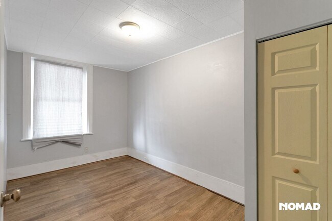 Building Photo - Charming 2BR Duplex in Salem