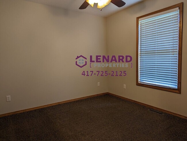 Building Photo - Spacious 3 Bedroom Home Ready for Move In!