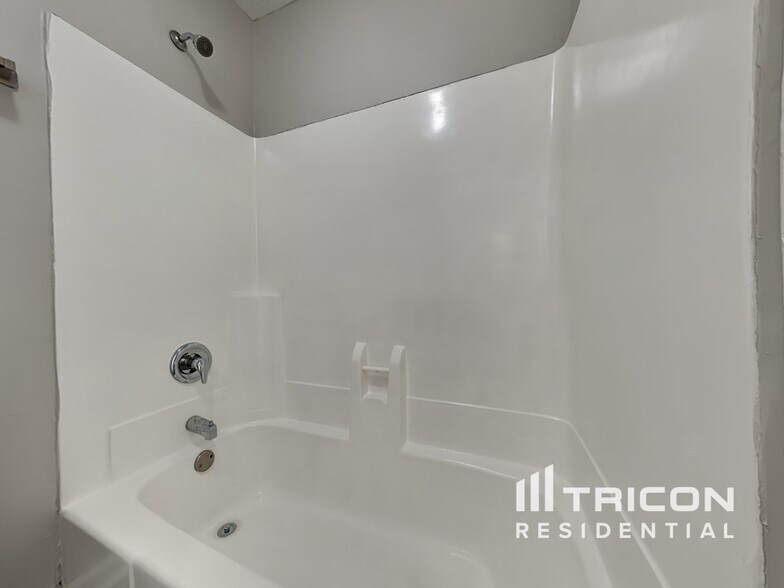 Building Photo - 3946 McGill Dr