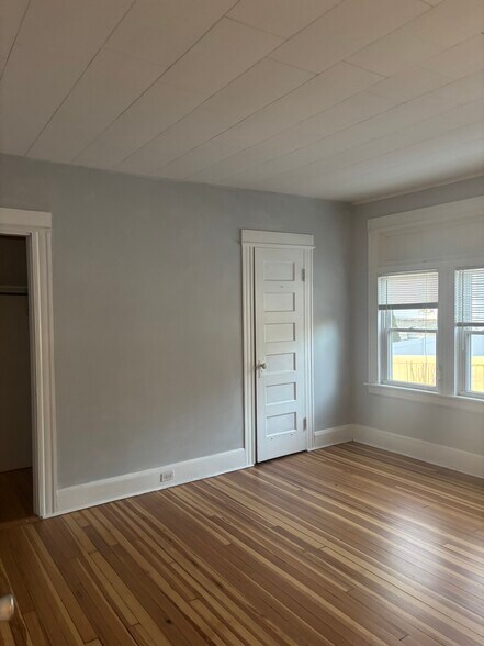 Bedroom - 6368 Main St