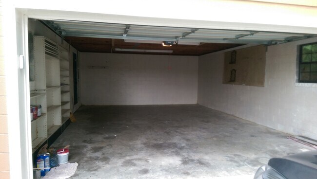 Building Photo - HOUSE FOR RENT!