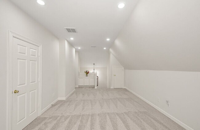 Building Photo - 4119 Pembrooke Way Dr
