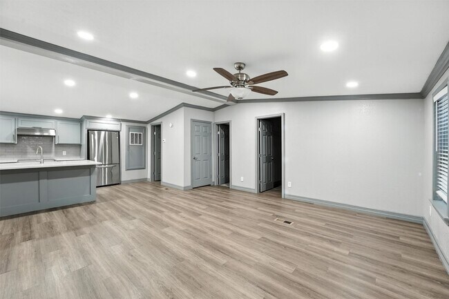 Building Photo - 110 Robin St