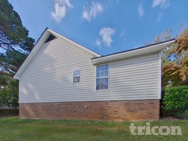 Building Photo - 911 Bentley Dr