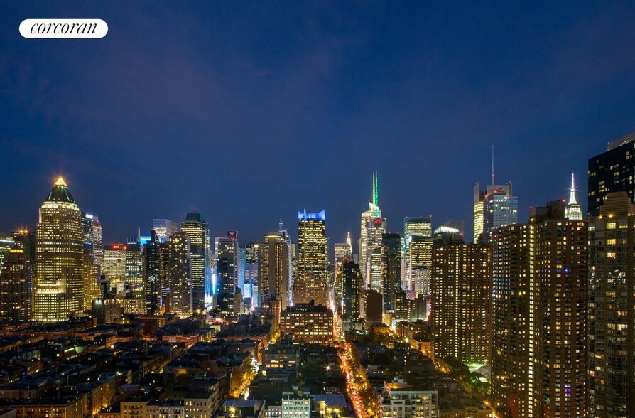 Building Photo - 550 W 45th St