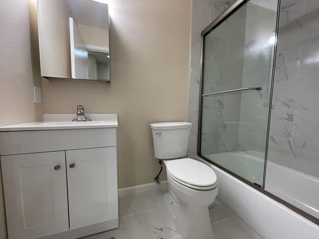 Building Photo - 1010 Grant Ave