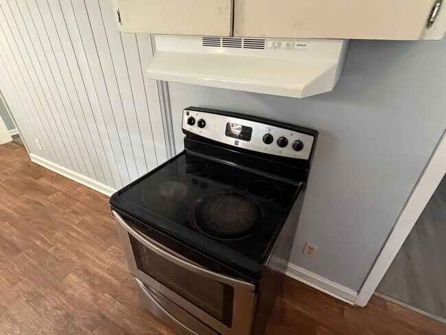 Building Photo - 1416 Rosewood Ave