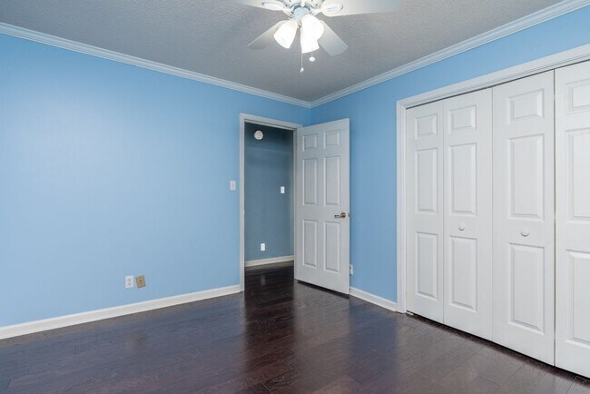 Building Photo - 3704 Trenton Rd