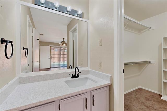 Building Photo - 1425 Brazos Dr
