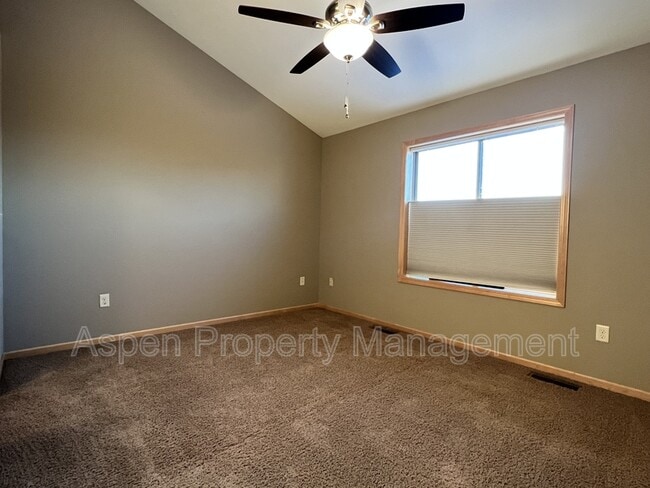 Building Photo - 1765 Sara Ct