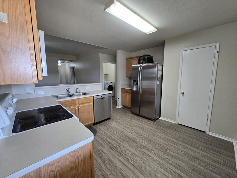 Kitchen - 3609 Sonoma Dr