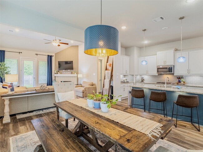 Building Photo - 10923 Texas Rose Dr