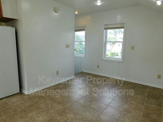 Building Photo - 404 Cherry Ave
