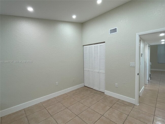 Building Photo - 2202 San Remo Cir