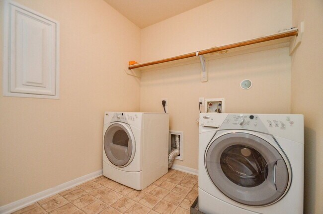 Building Photo - 12506 Greencanyon Dr