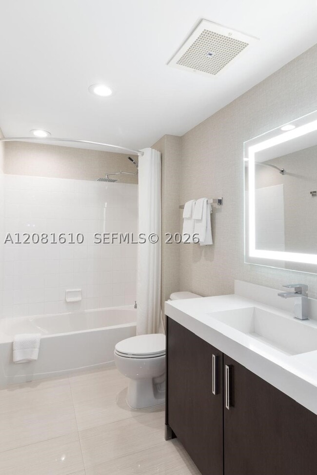 Building Photo - 17375 Collins Ave