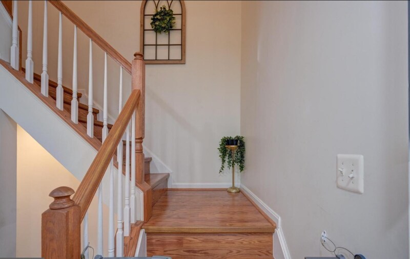 Building Photo - 8827 Montjoy Pl