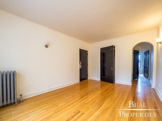 Building Photo - 1 bedroom in CHICAGO IL 60625