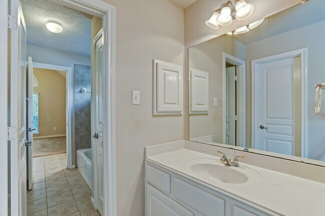 Building Photo - 2181 Brittany Colony Dr