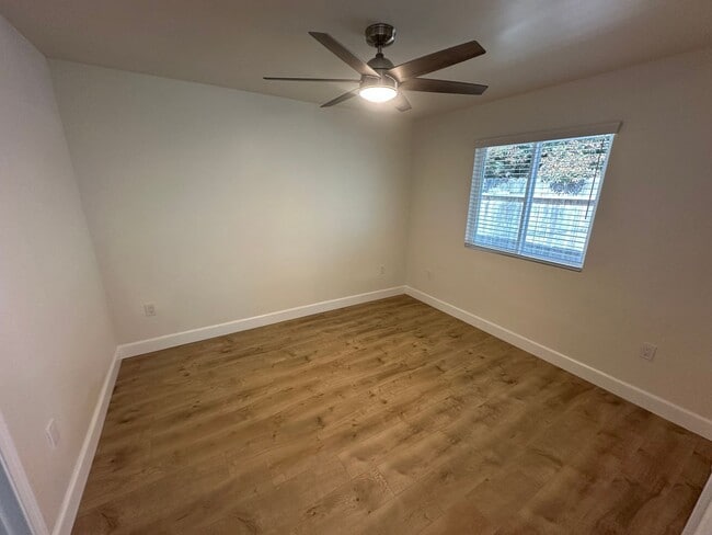 Building Photo - Newly Built Modern 1 Bed / 1 Bath Unit for...