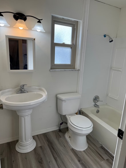 DOWNSTAIRS FULL BATH - 581 Bessinger Dr