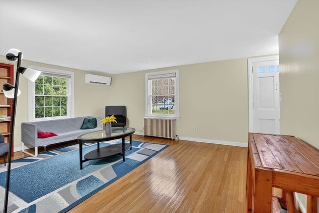 Building Photo - 13 Pleasant St