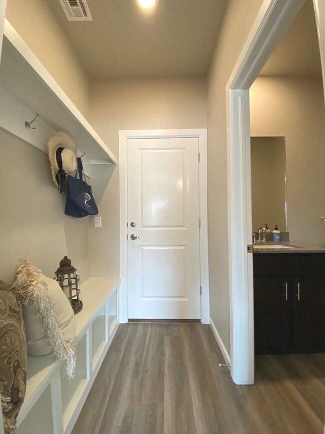 Building Photo - Charming 3 Bed, 2.5 Bath Home in NW OKC!