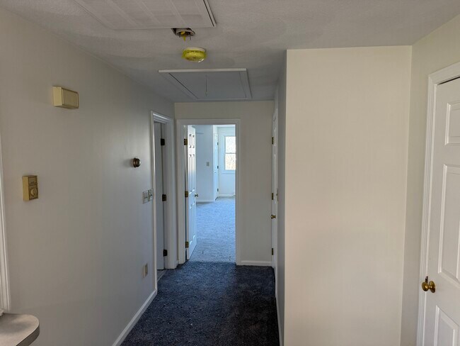 Building Photo - 85 Center St