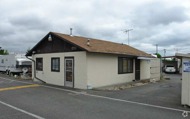 Primary Photo - Oaknoll Trailer Park