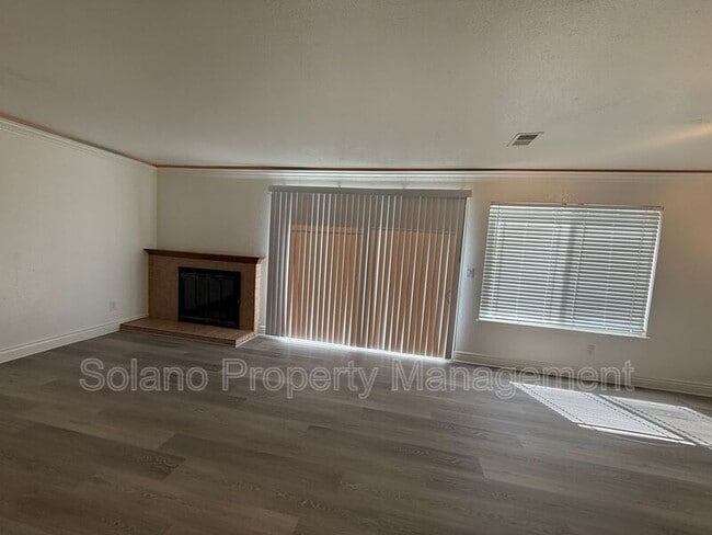 Building Photo - 2735 Applewood Dr