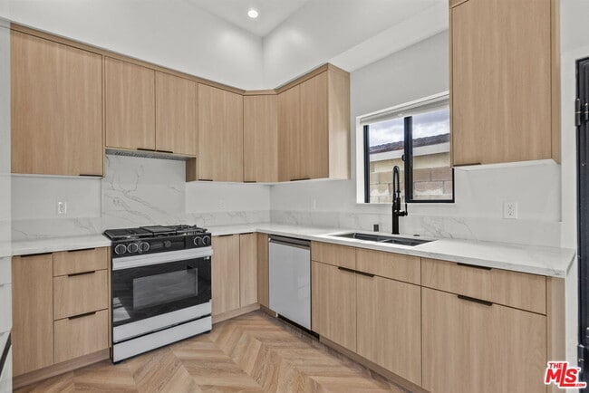 Building Photo - 10006 Odessa Ave