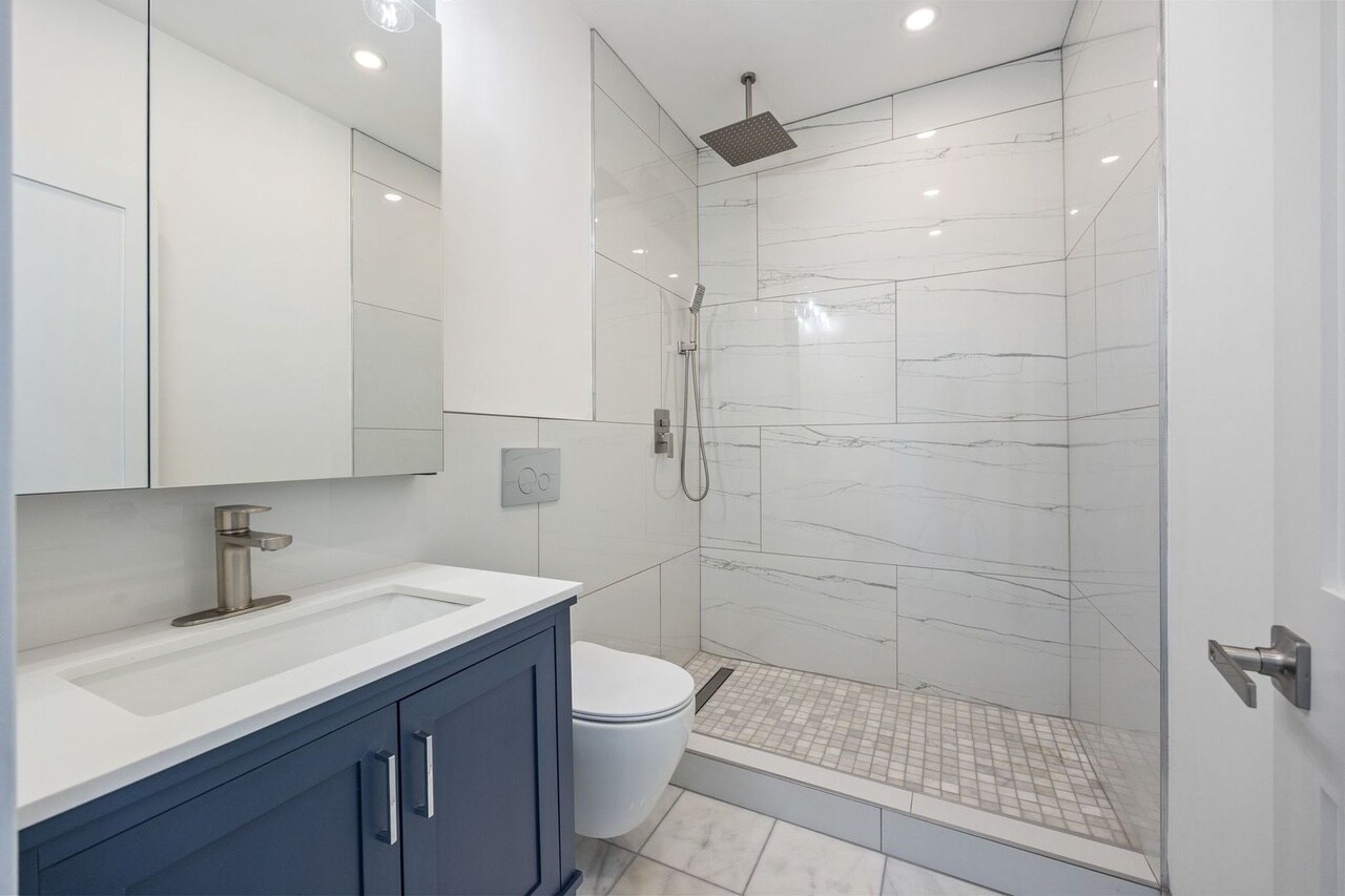 Bath - 2924 W 38th Pl