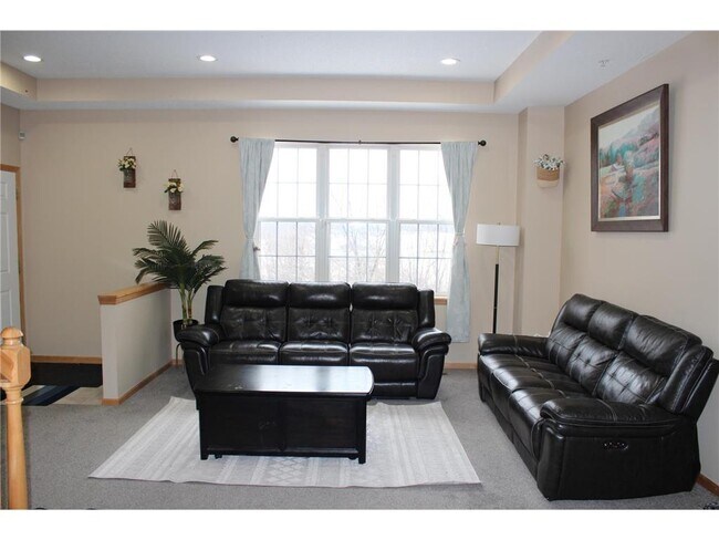 Building Photo - 5225 Holly Ln N