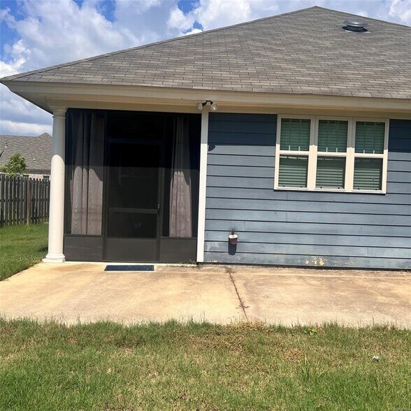 Building Photo - 9800 Bluestone Cir