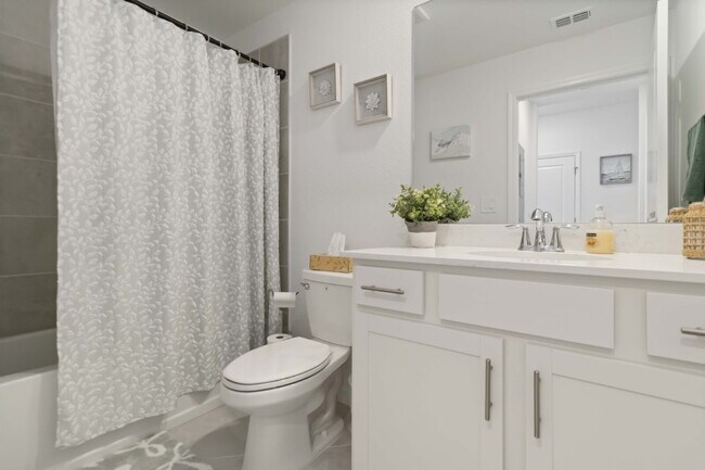Building Photo - "Fully Furnished 2-Bed, 2-Bath Condo in Wellen Golf!"