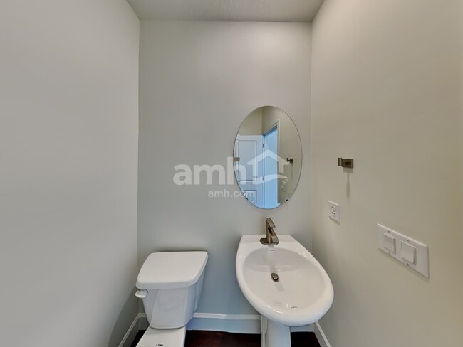 Building Photo - 6082 S Jordan Pkwy W