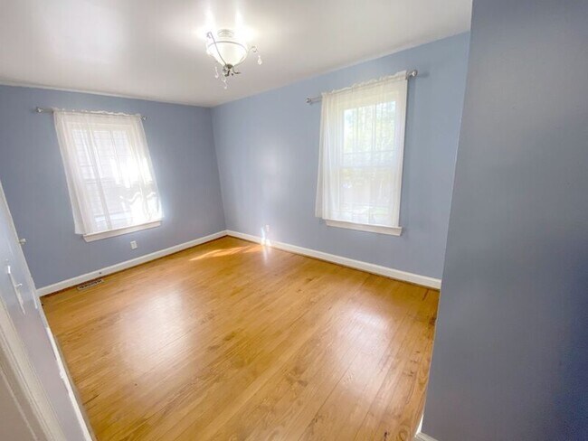 Building Photo - 226 Charles St