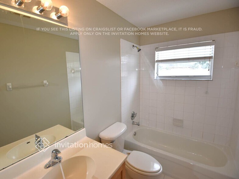 Building Photo - 5821 Azalea Cir