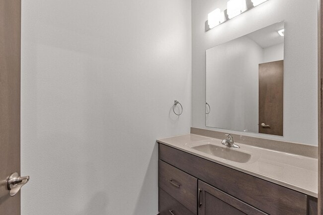 Building Photo - End Unit Townhome Just Blocks Away From Do...