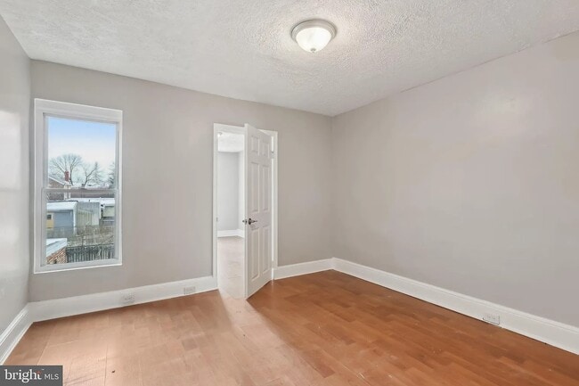 Building Photo - 106 S Heald St