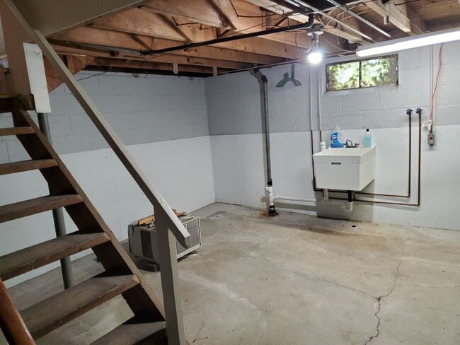 Building Photo - 2 Bedroom Single Family One Level Home