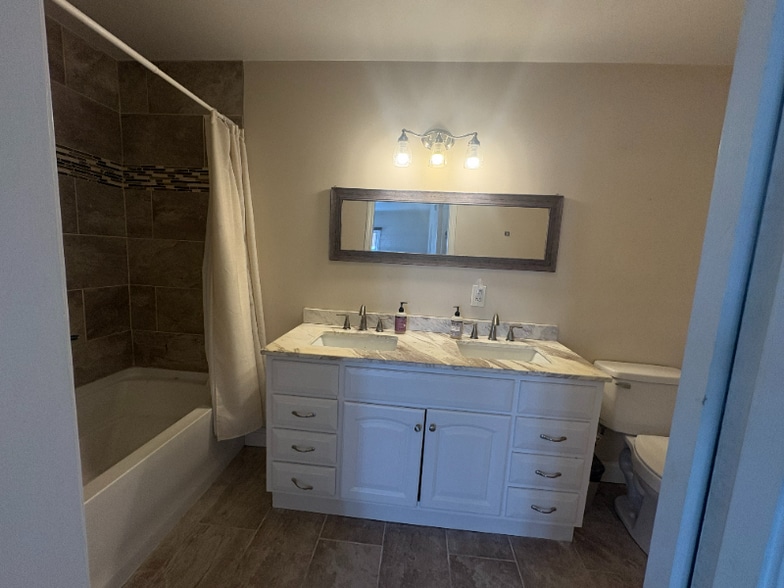 Building Photo - 253 Lisbon St