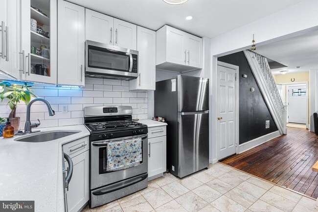 Building Photo - 2718 W Jefferson St