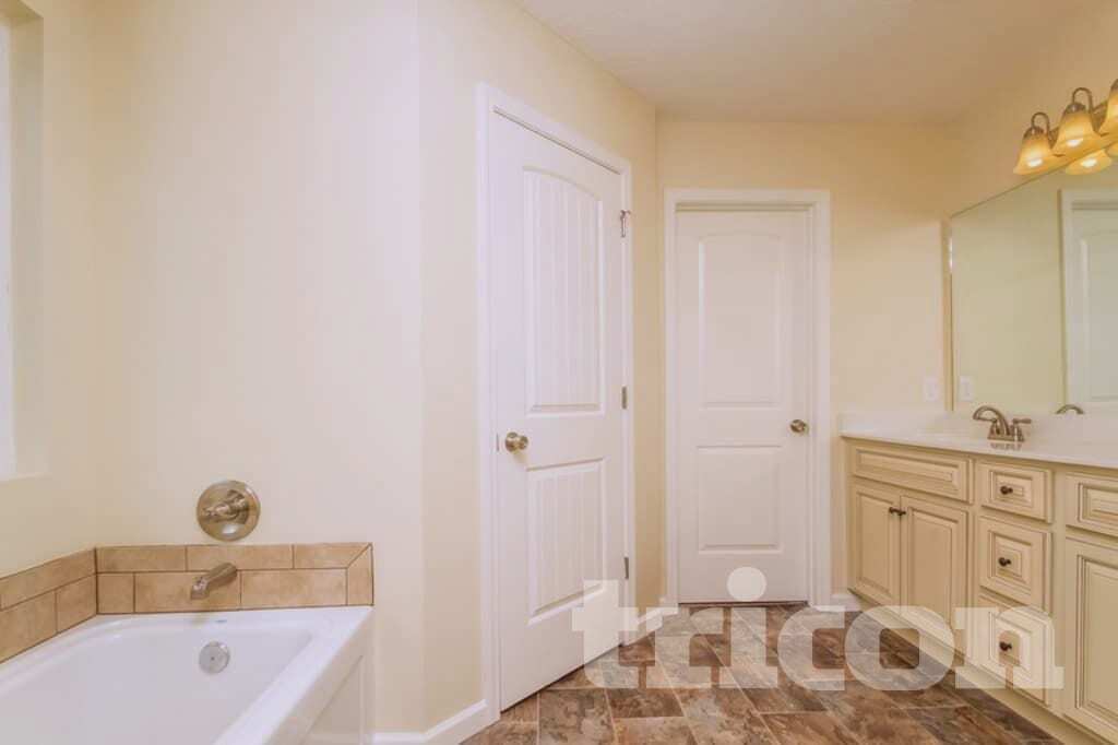 Building Photo - 1020 Niagra Way