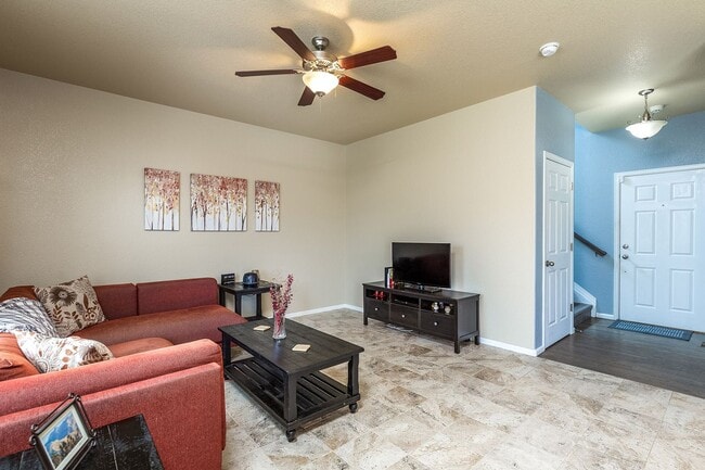 Building Photo - Evolve Real Estate: Available September 5 Newer 4 Bedroom Home with Finished Basement and Large Y...