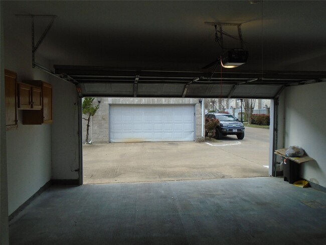Building Photo - 6000 Reims Rd