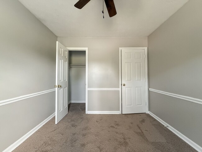 Building Photo - 5001 Sequoia Dr