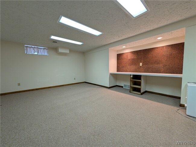 Building Photo - 270 Selkirk Dr